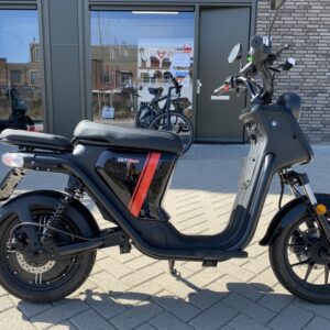 NIU UQi Pro GT Zwart met Rode Bies