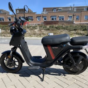 NIU UQi Pro GT Zwart met Rode Bies
