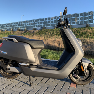 NIU NQi snorscooter MatGrijs - Antraciet