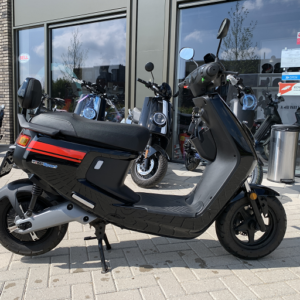 NIU MQi+ Sport Zwart met Rode bies